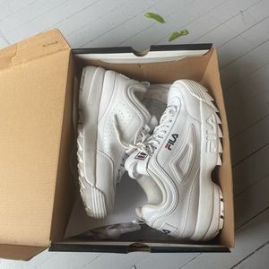 White Fila women’s shoes